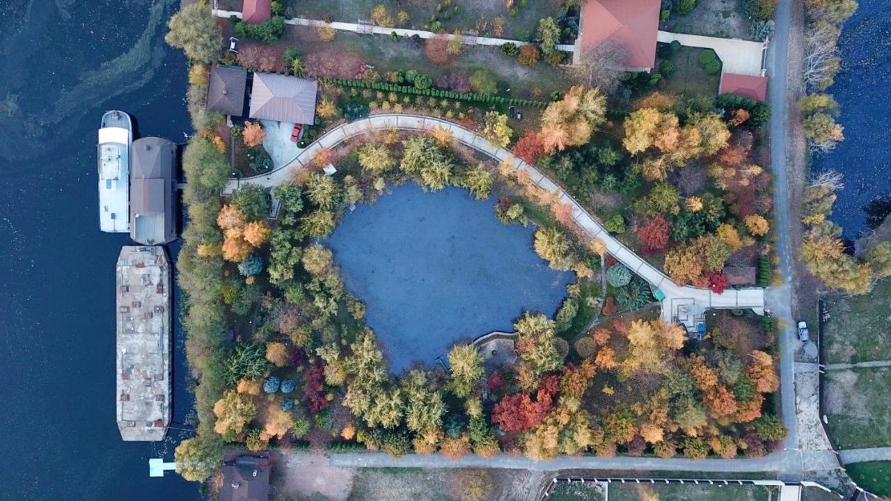 On The River Вишеньки Екстер'єр фото