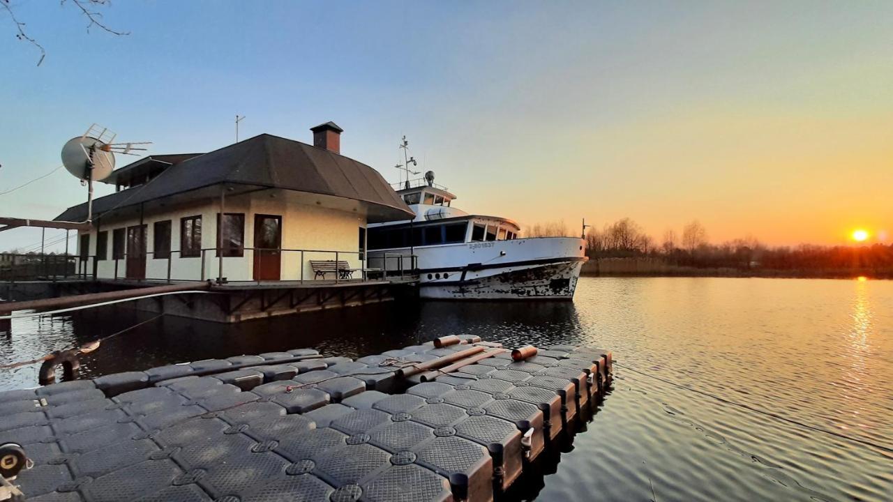 On The River Вишеньки Екстер'єр фото