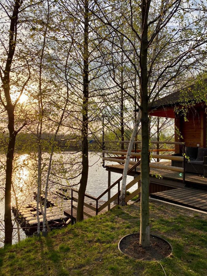 On The River Вишеньки Екстер'єр фото